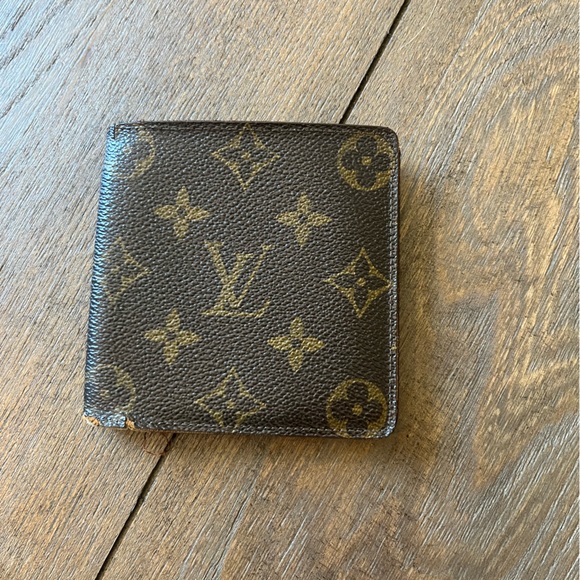 Louis Vuitton Other - Louis Vuitton monogram bifold wallet